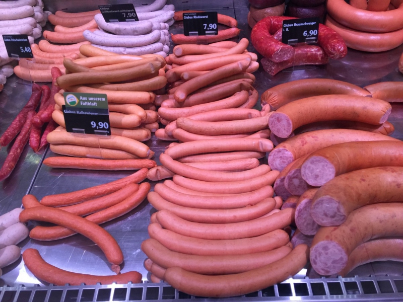 charcuterie-MOULINET-min_sausages_meat_butchery-1069321